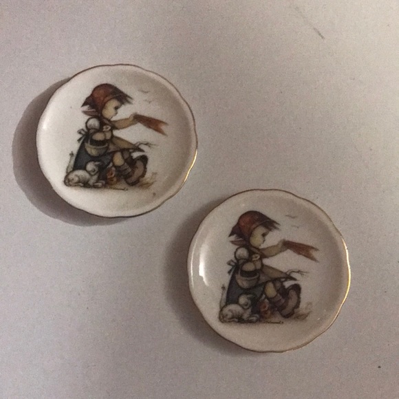 M J Hummel miniature plate set of two - Picture 2 of 7